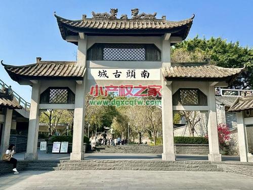 南山中心小产权房新盘《南山花苑》，地铁口200米，精装花园现房包租